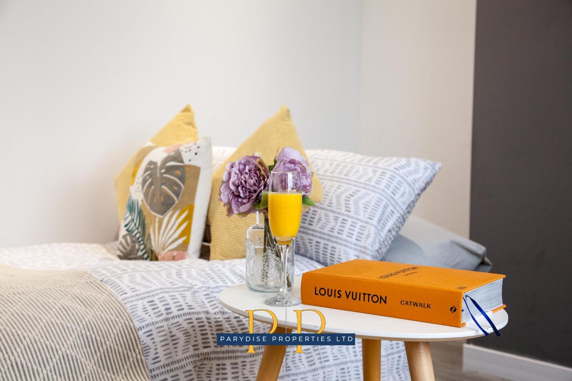 The Knutton House - Spacious Comfort By Parydise Properties - Leisure & Business Stays - Sleeps 7 ニューカッスル・アンダー・ライム エクステリア 写真