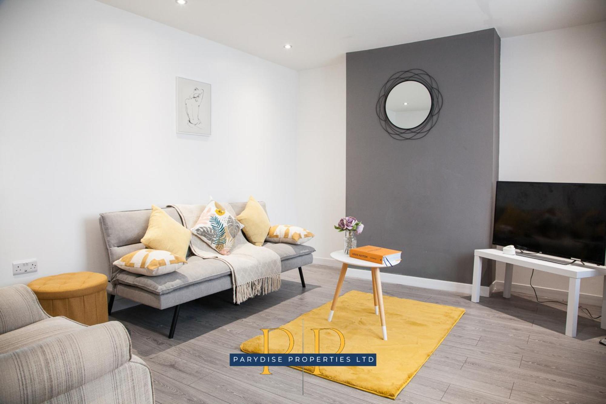 The Knutton House - Spacious Comfort By Parydise Properties - Leisure & Business Stays - Sleeps 7 ニューカッスル・アンダー・ライム エクステリア 写真